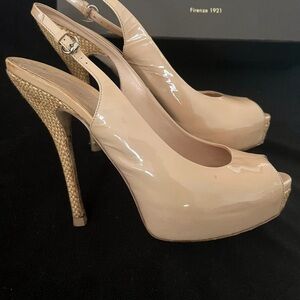 Gucci Beige Patent Leather Peep Toe Heels